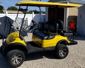  ICON i40L golf cart. 