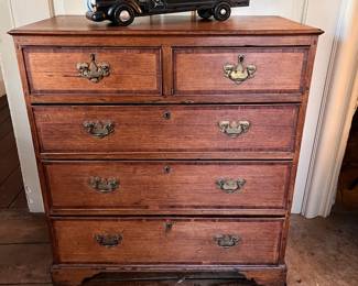 Georgian oak chest of drawers