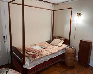 Federal pencil post bed