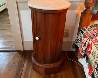 Pedestal cupboard