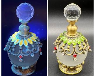 Frosted Perfume Dauber with Ultraviolet Glow