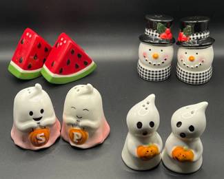 (4) Sets of Salt & Pepper Shakers incl. Halloween Ghosts