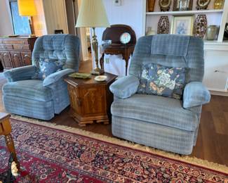 2 RECLINERS