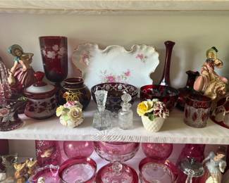 DRESSER TRAY AND PERFUMES