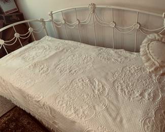 early metal day bed