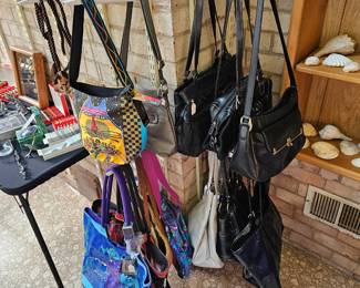 Handbags (3 Laura Burch)