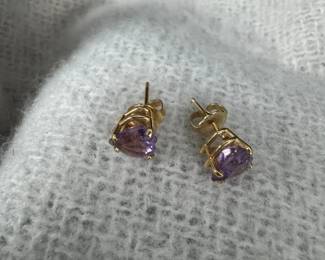 14K Yellow Gold HeartShaped Amethyst Stud Earrings