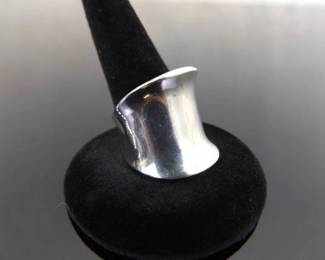 .925 Sterling Silver Ring Size 7.5
