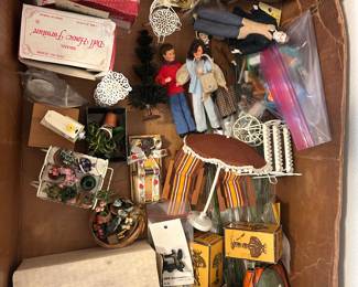 Lots of miniatures for diorama doll house case