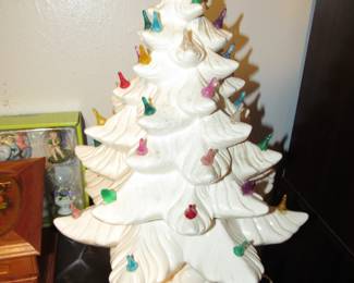 Vintage 18" Atlantic Mold ceramic X-mas tree light
