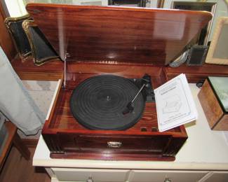 Thomas collector's turntable