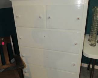 Deep drawer chest of drawers