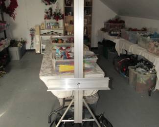 VTG aluminum easel