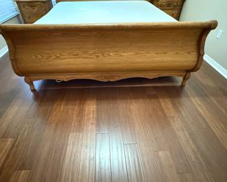 Oakwood Interiors Versailles Collection King Sleigh Bed