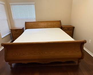 Oakwood Interiors Versailles Collection King Sleigh Bed