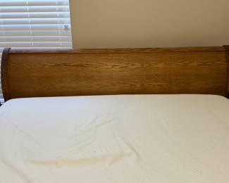 Oakwood Interiors Versailles Collection King Sleigh Bed