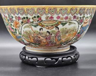 Chinese Rose Medallion Centerpiece Bowl on Stand