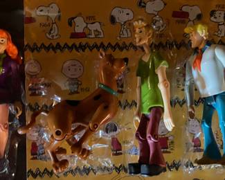 Vintage Scooby Doo Collectable 5 Figure Set