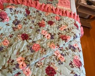 Beautiful Tracey Porter Queen Double Sided Quilted Blanket with Matching Pillows