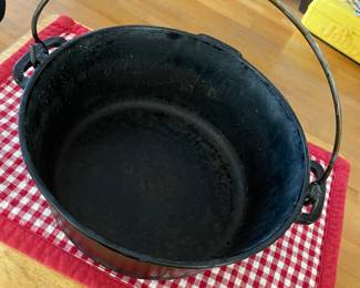 Obrein & Obrein Cast Iron Pot