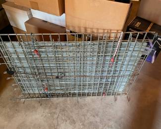 Medium Steel Dog Crate in excellent condition