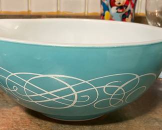 Vintage Pyrex Cinderella Scroll Bowl, 1959