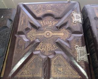 Big beautiful old Bible with illustrations, printed in Cleveland 