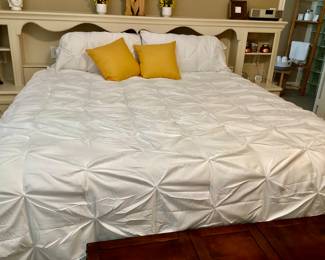 King bed with black beauty mattress
