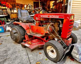1973 Wheel Horse 10 Automatic lawn tractor...runs and mows great!  New battery included