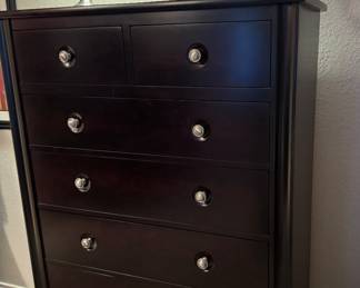 Chest of drawers 
