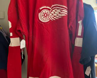 Clothing - Red Wings 