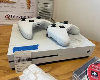XBox One + 2 Controller Set 