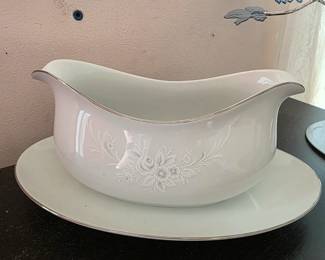 Sango Cantata Gravy Boat and other pieces