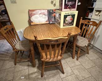 Formica topped kitchen table, 2 leaves and 4 chairs.......