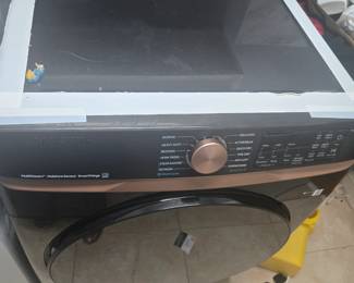 Samsung Washer & Dryer Set
Washer: VRT Plus top-load with multiple wash settings and self-clean.
Dryer: MultiSteam front-load with moisture sensor and SmartThings features.
Clean, reliable, and ready for pickup during the estate sale.