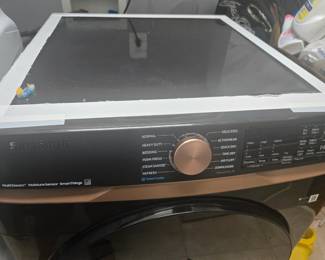Samsung Washer & Dryer Set
Washer: VRT Plus top-load with multiple wash settings and self-clean.
Dryer: MultiSteam front-load with moisture sensor and SmartThings features.
Clean, reliable, and ready for pickup during the estate sale.