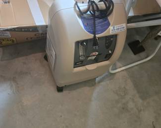 Invacare Perfecto2 V Oxygen Concentrator – Reliable home oxygen unit.