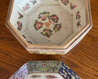 Large Octagon Shape Famille Rose Box - inside