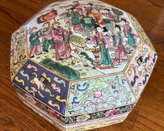 Large Octagon Shape Famille Rose Box