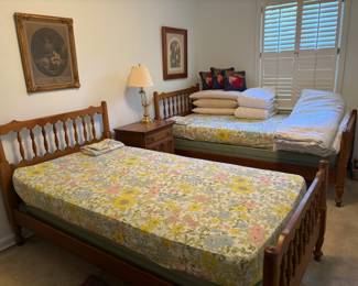 Maple Twin Bed Suite - Includes Chest w/ Mirror and 2 night stands