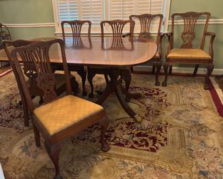 Chippendale Dining Room Table with 7 Chairs (2 Arm - 5 Side)