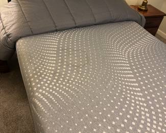 Queen size bed metal headboard Sealy Posture pedic mattress $350.00