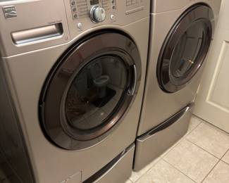 Kenmore Elite washer and dryer 2020 with pedestals $500.00 set
27”w 28”d 53”t
