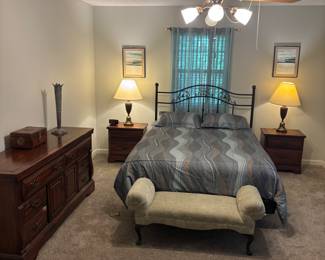 Queen size bed metal headboard Sealy Posture pedic mattress $350.00