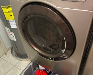 Kenmore Elite washer and dryer 2020 with pedestals $500.00 set
27”w 28”d 53”t