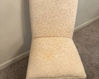 Glass top dinning table plaster base 6 chairs $450.00
Tbl: 60”L 42”w 29”t
(4) Chr w castors: 19”w 20”d 40”t (2)Chr: 19”w 20”d 39”t