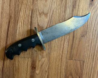 Vintage Large Bowie Knife – Clip Point Blade, Brass Guard, Finger-Grooved Handle