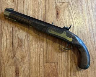 Antique-style Percussion Cap Muzzleloader Pistol — Single-Shot Reproduction, Brass Furniture