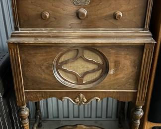 Vintage 1930s Majestic Model 71 Tube Radio Console Grigsby-Grunow Co. Floor Cabinet Radio Antique Art Deco Wood