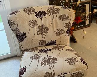 Slipper chair